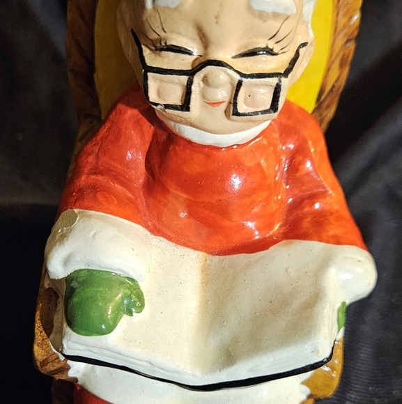 Vintage Handpainted Ceramic Mrs Claus in Rocking Chair Bank Figurine. - Picture 1 of 6